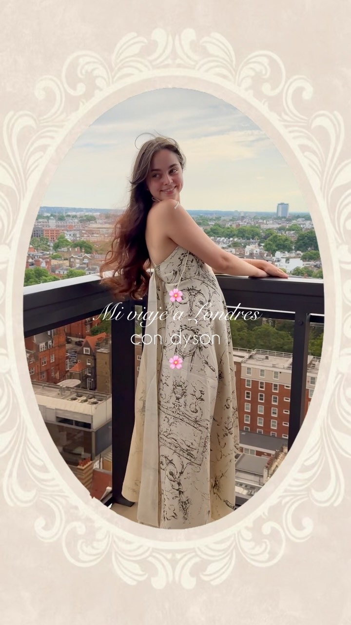 Instagram post by @silvia_mmb for Dyson España. Caption reads: El nuevo moldeador y secador Dyson Airwrap....