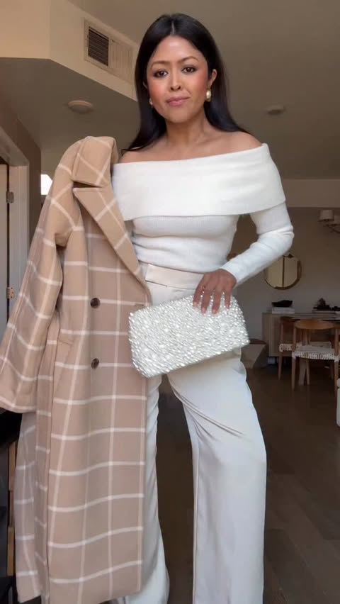 Instagram post by @walkinwonderland for Ann Taylor. Caption reads: [...] you three-day workweek outfit checks....