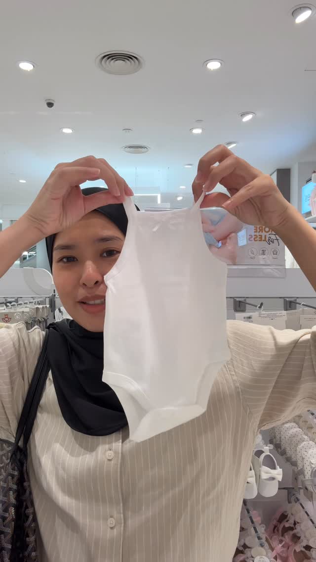 Instagram post by @intankaharuddin for Babyshop. Caption reads: Jom le shopping.