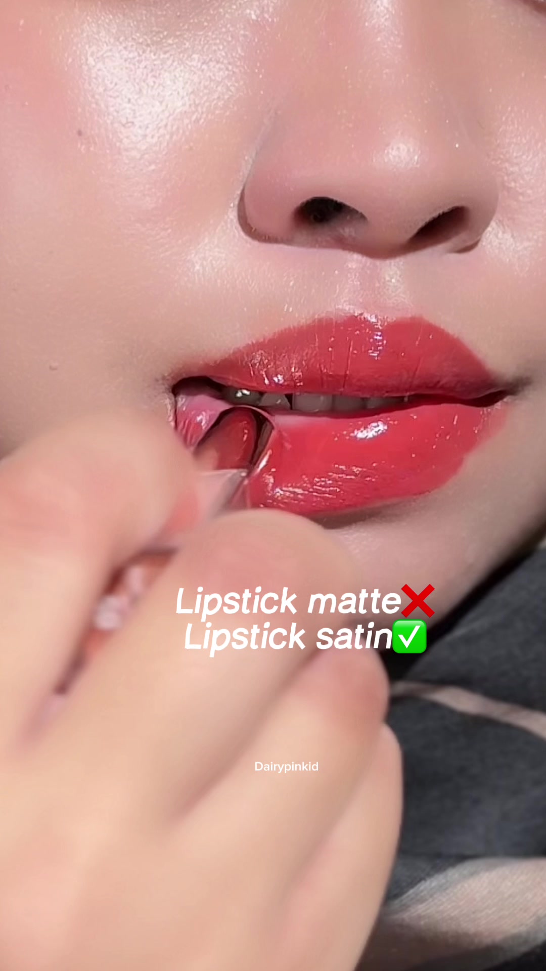 TikTok post by @dairypinkid for OTWOO Indonesia. Caption reads: Ga boong ihhh!! Cakep bgt SUKAAAAA lipstick haute....