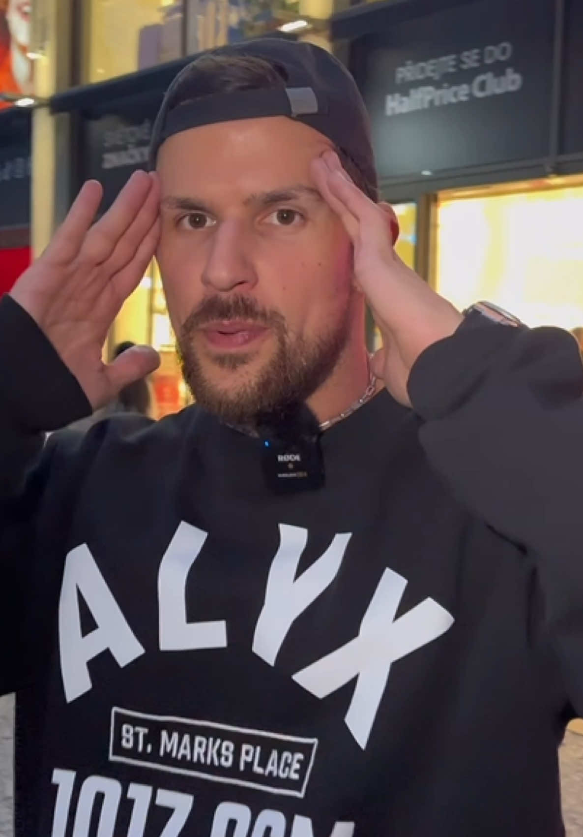 TikTok post by @pufflick_ for HalfPrice. Caption reads: [...] je jednoduchej - radši zajdu do....