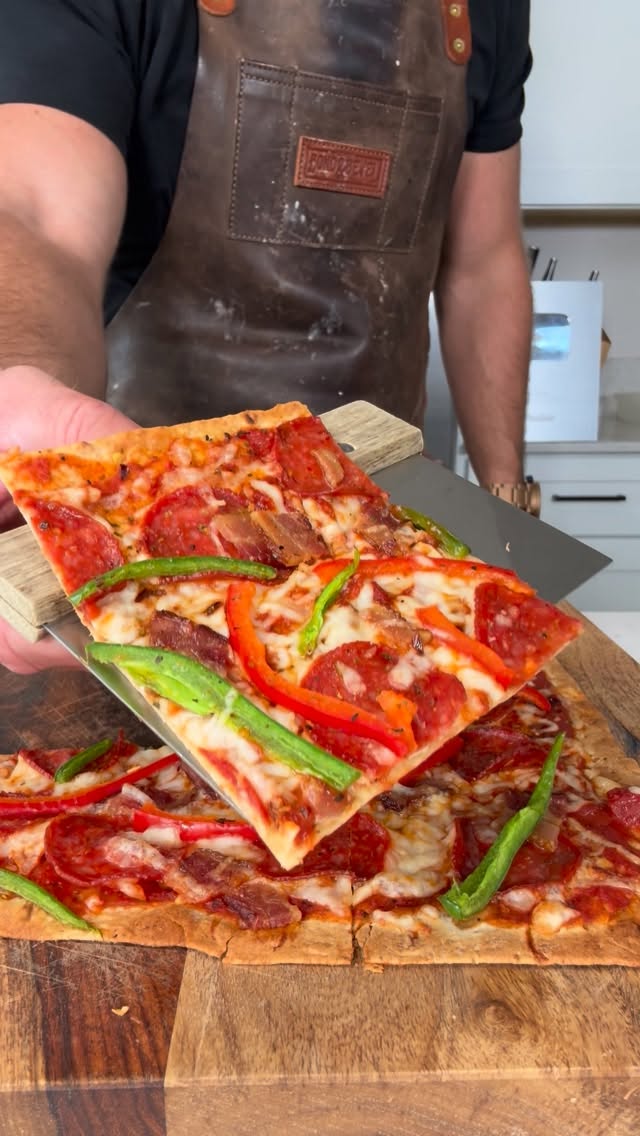 Instagram post by @tastyshreds for WeightWatchers. Caption reads: @WeightWatchers x Tasty Shreds 🍕🔥
This flatbread....