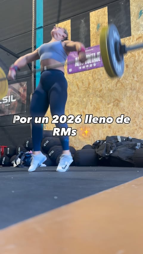 Instagram post by @superrebeca for Prozis. Caption reads: Entrenar salva 🏋🏼‍♀️✨

@prozis @prozisespana....