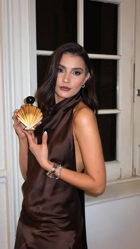 Instagram post by @johannava for NINA RICCI. Caption reads: VÉNUS 🤎 @ninaricci #ninaricci #publicidad.
