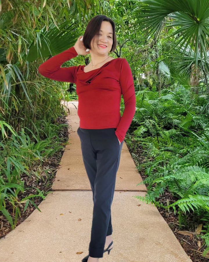 Instagram post by @travelinspiring for ShopHDE. Caption reads: [...] with my new Pull On Capri Pants from....