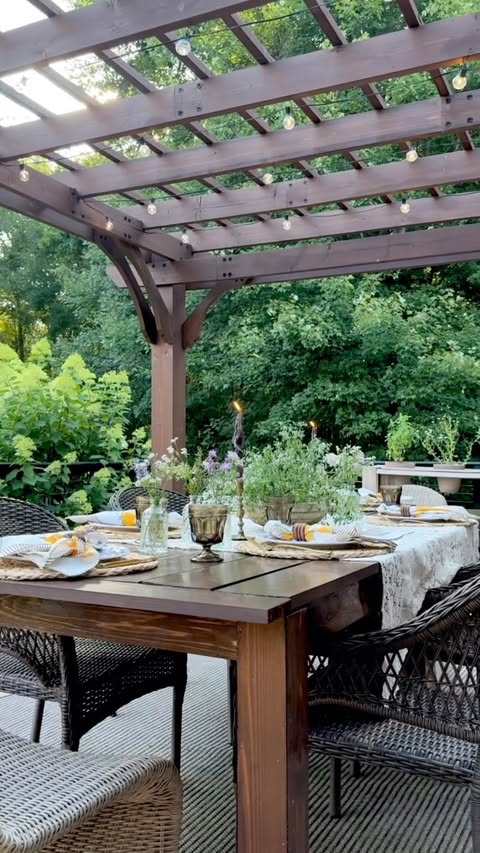 Instagram post by @brepurposed for Wayfair. Caption reads: [...] I found the prettiest things from @wayfair....