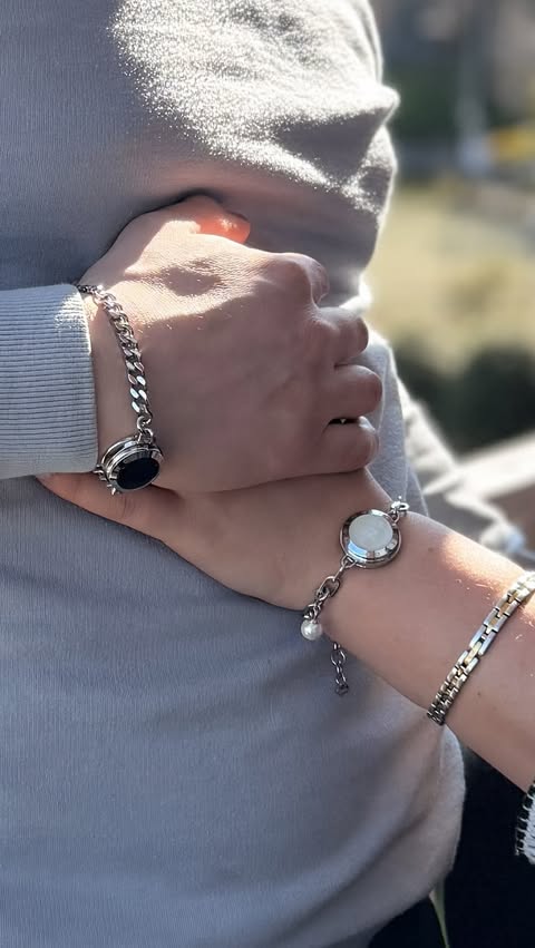 Instagram post by @valzer_z for totwoo Smart Jewelry. Caption reads: The most silent, yet loudest “I love you.” 🤍 For....