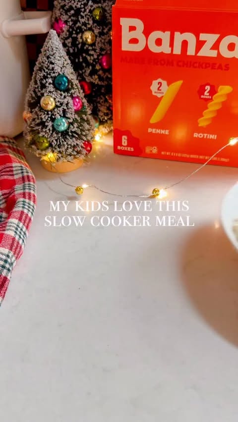 Instagram post by @lifebyleanna for Banza. Caption reads: [...] pasta is on repeat, and using @eatbanza....