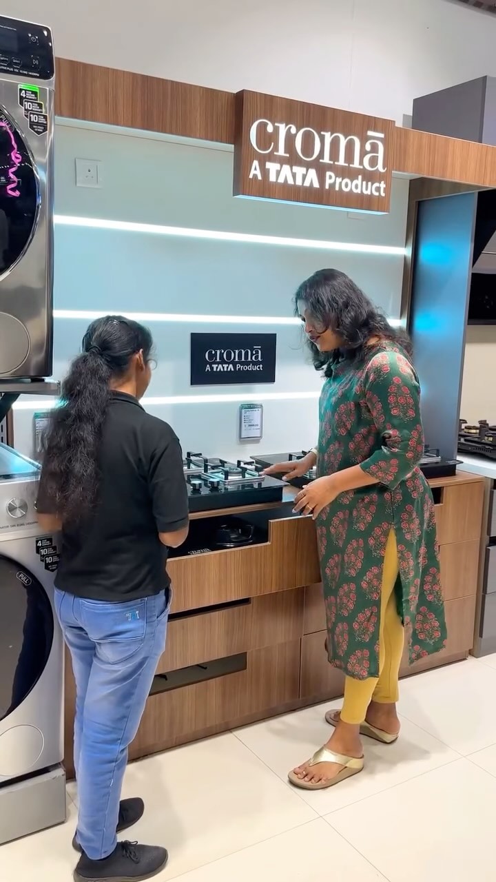 Instagram post by @resh_taurants for Croma. Caption reads: Unmissable Offer at newly opened Croma store near....