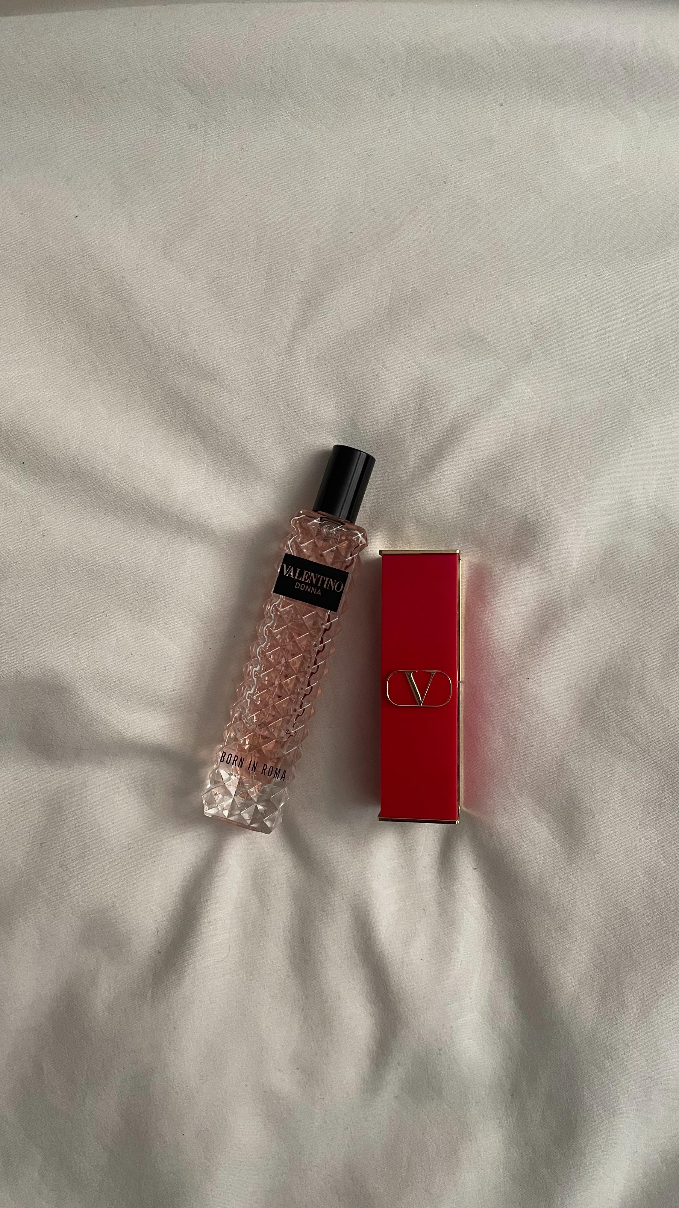 Instagram post by @iileanamarie for College Fashionista. Caption reads: I have struggled with finding my signature smell....