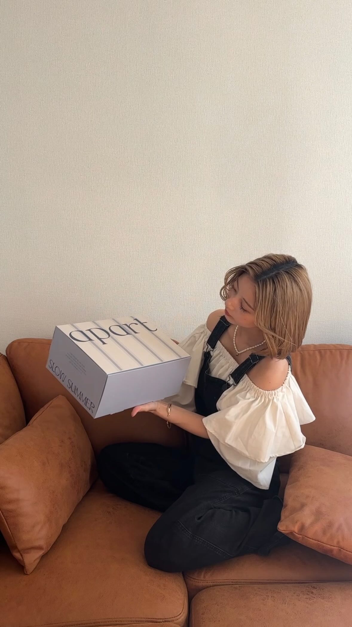 Instagram post by @shuri_arimoto for Little Rooms. Caption reads: SLOW SUMMER 🎐🩵

先日の投稿でも紹介した @apartbox_lr....