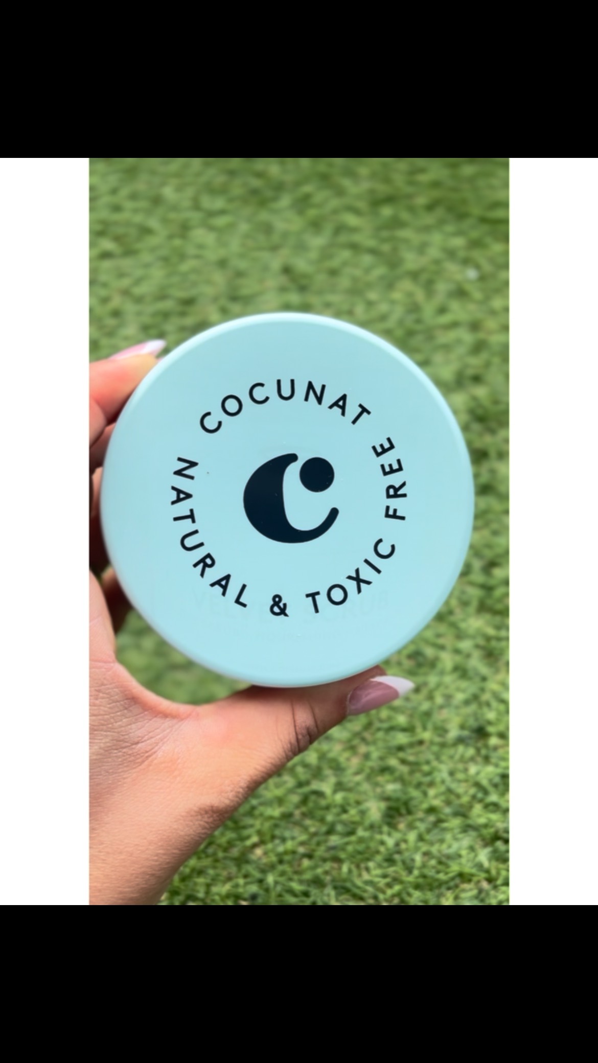 Instagram post by @ki_ky_na_ for COCUNAT. Caption reads: //COCUNAT-VELVET-SCRUB 🫧

È un esfoliante corpo....