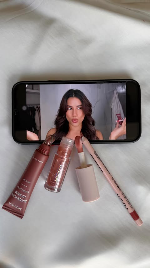 Instagram post by @citlallialonso for MOIRA Cosmetics. Caption reads: Una chica y su lip combo💄💋🦢 @moiracosmetics.mx....
