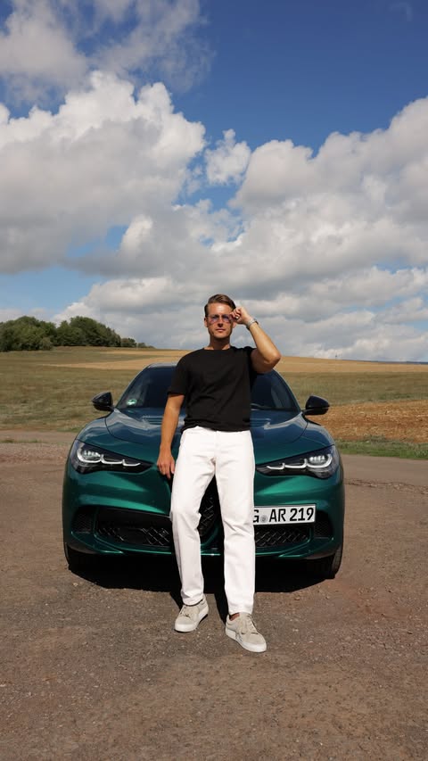 Instagram post by @wowa_valentino for Alfa Romeo. Caption reads: [...] Quadrifoglio.🍀🇮🇹 @alfa_romeo_de....