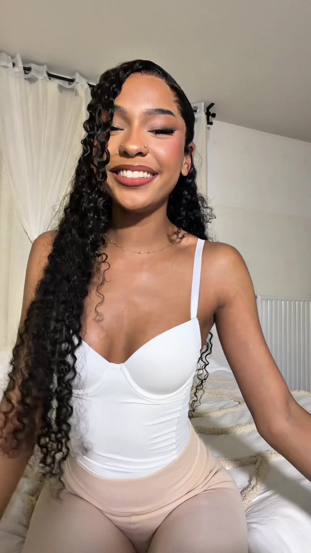 TikTok post by @7na.eee for Sterly Hair. Caption reads: [...] ( lien en bio) code promo 7n30 @sterlyhair.