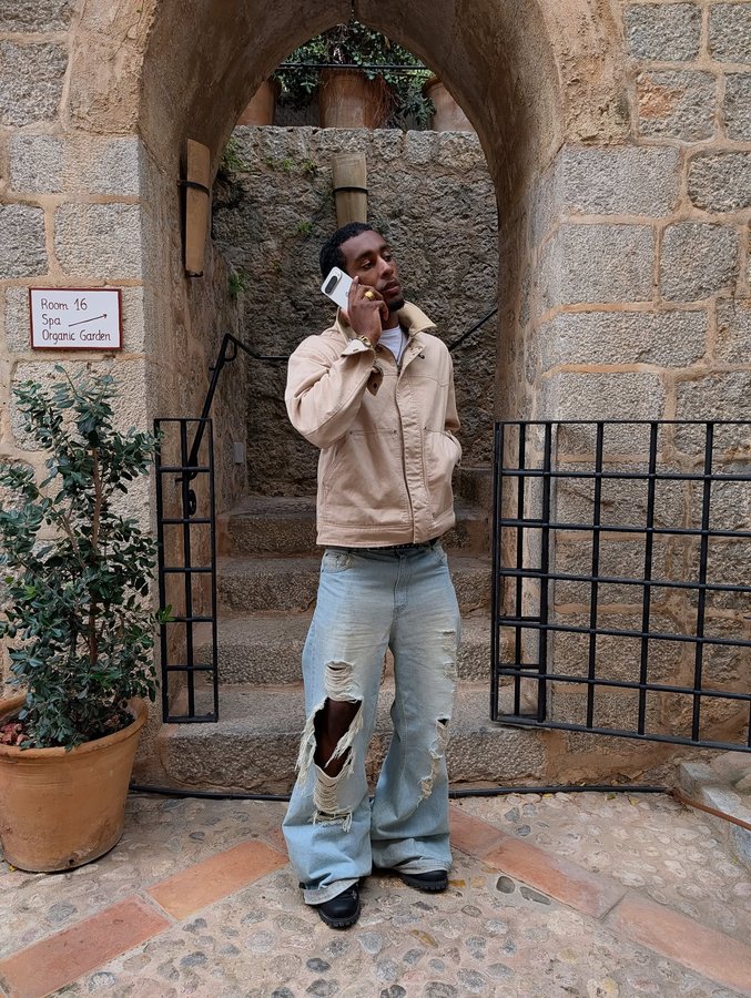 Instagram post by @dnieccio for Google Pixel. Caption reads: ad new phone, who dis?

@googlepixeluk 

Pro Res....