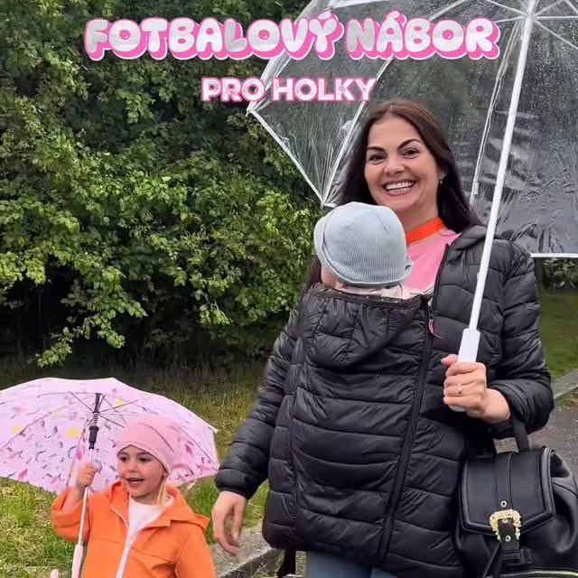 Instagram post by @eli.froni for askteamclean. Caption reads: Minivlog z náboru fotbalu 💙 Naši nejstarší dceru....
