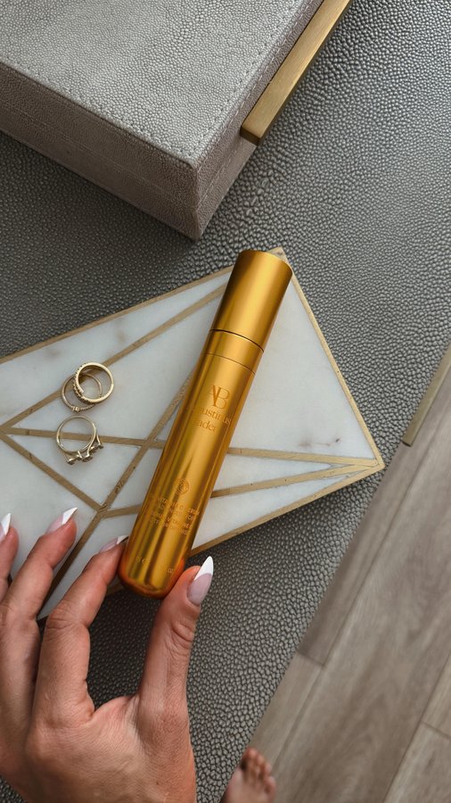 Instagram post by @camilacoelho for Augustinus Bader. Caption reads: Vitamin C that works before makeup?! IM ALL IN FOR....