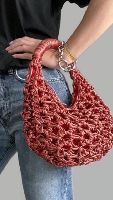 Instagram post by @iswoolish for Bobbiny. Caption reads: [...] me ❤️❤️❤️

I used 3 mm metalic cord from....