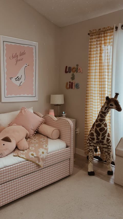 Instagram post by @danielajoym for Downy. Caption reads: [...] sheets and a cozy room refresh. 🧺✨....