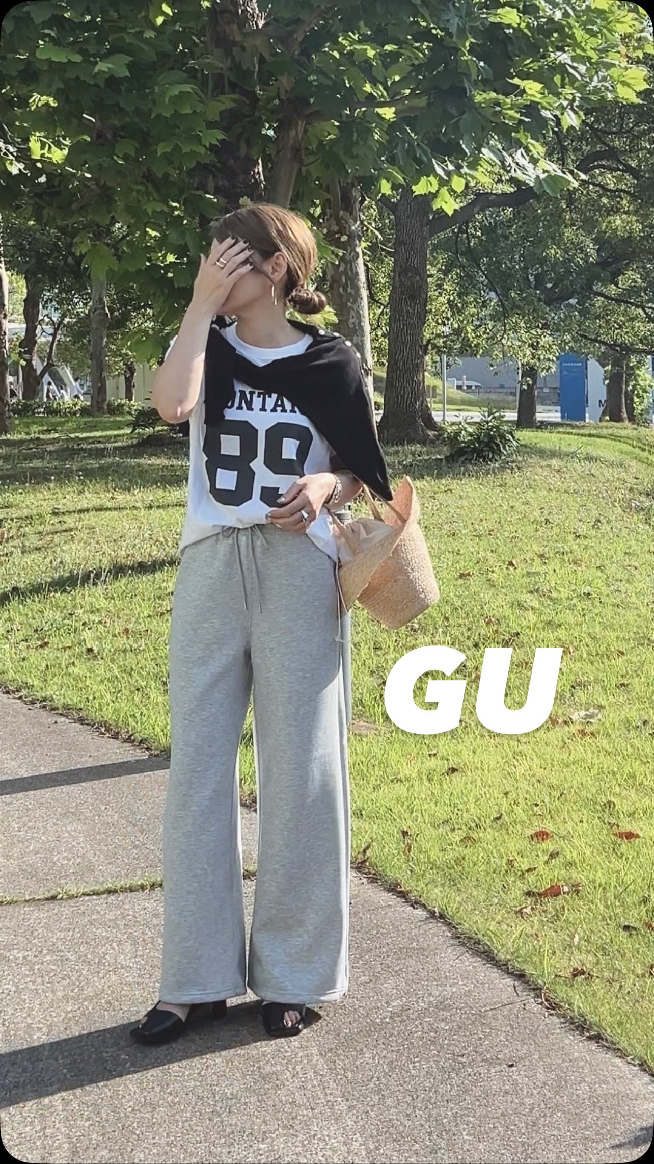 Instagram post by @yc__mam for The Row. Caption reads: GU購入品
またまた最強なスウェット♡
でもスウェットパンツは
沢山持ってるしなって…と
試着してみ....