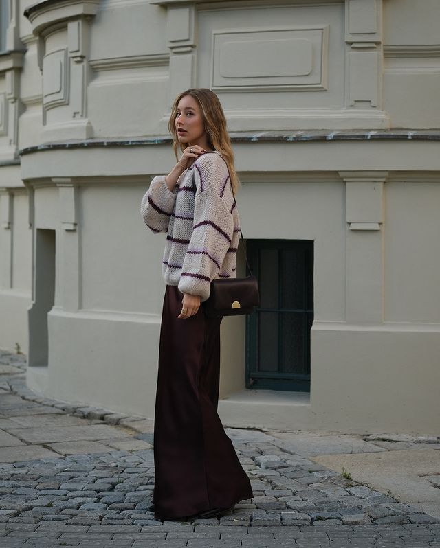 Instagram post by @alexsedlackova for Lindex. Caption reads: Burgundy nebo šedý look? @lindexofficial A už jsem....
