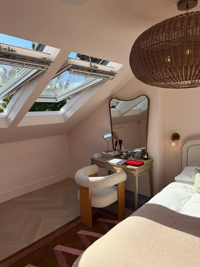 Instagram post by @matildabeaa for Benjamin Moore. Caption reads: A very loved corner of the house right now ✨🫶🏻....