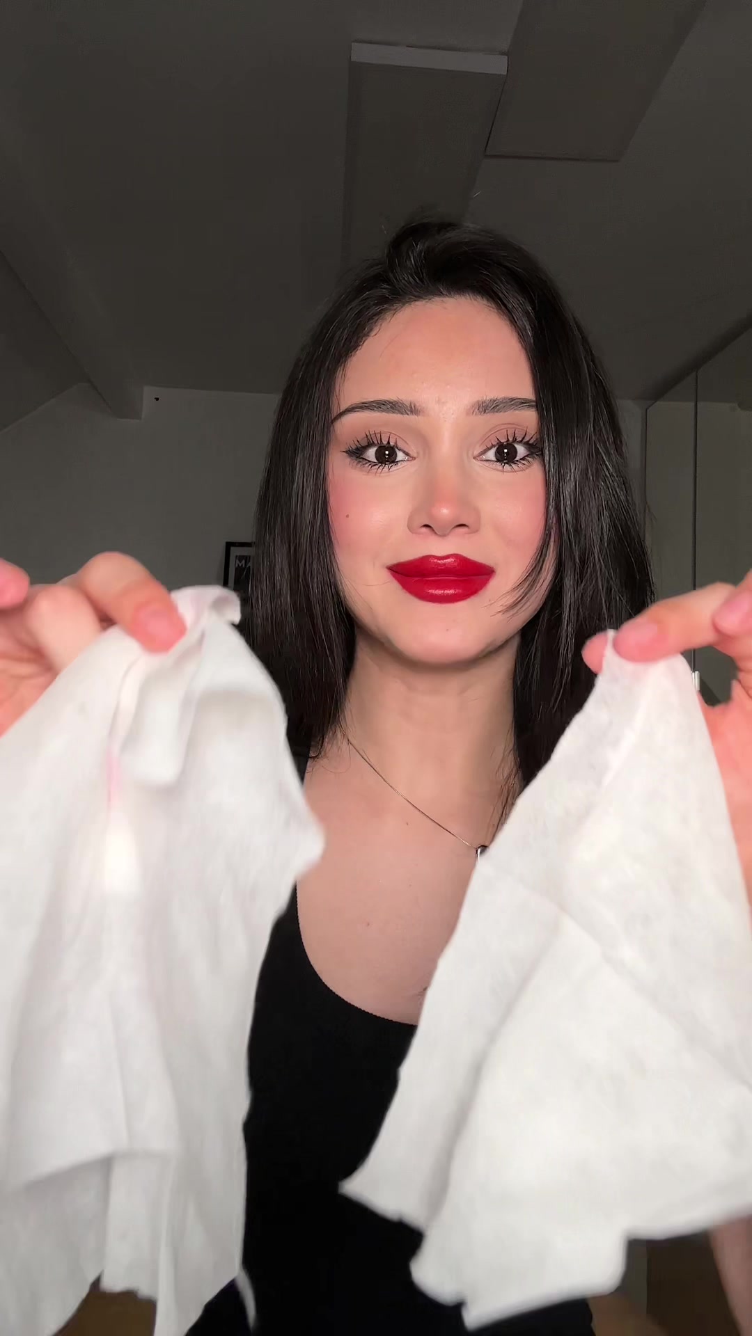 TikTok post by @dilaxmania for Yepoda. Caption reads: on est des clean girls donc pas de lingettes pour....