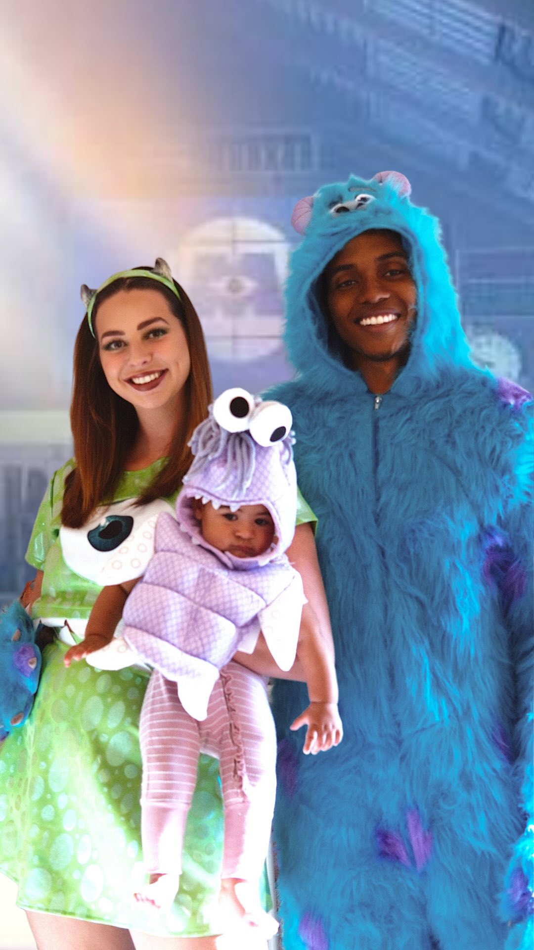 Instagram post by @luda_ for Halloween Costumes. Caption reads: [...] #disney #disneycostume....