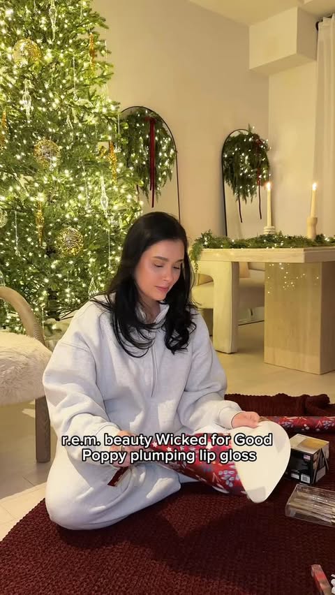 Instagram post by @natdoumkos for Shoppers Drug Mart. Caption reads: #ad @ShoppersDrugMart is the ultimate one-stop....