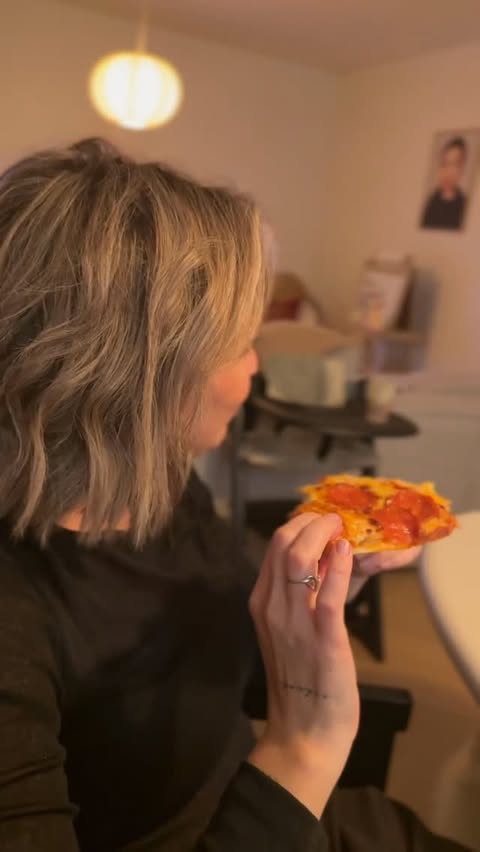 Instagram post by @elizedaene for Pizza Hut. Caption reads: 🧀🍕Say Cheese! #PizzaHutBelgium....