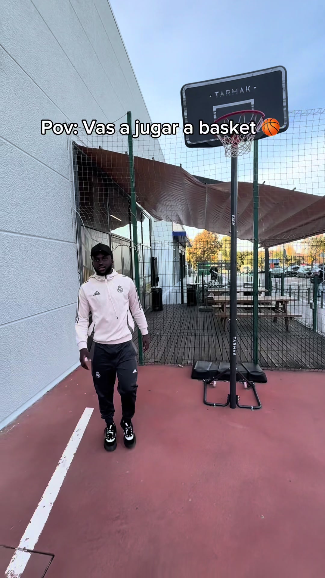 TikTok post by @ansuupogba12 for Herboxa. Caption reads: Vas a jugar a basket #herboxa @Herboxa Nutrition .