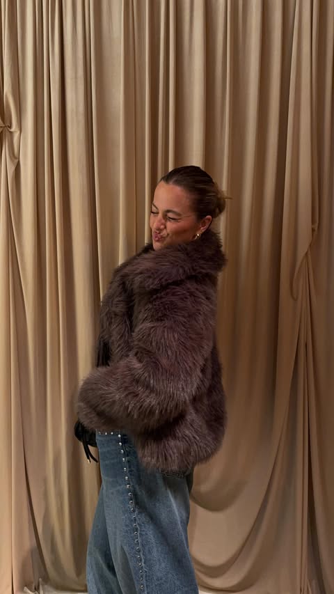 Instagram post by @izzydilg for Ardene. Caption reads: off on a little snowy girls trip with @ardene 💗....