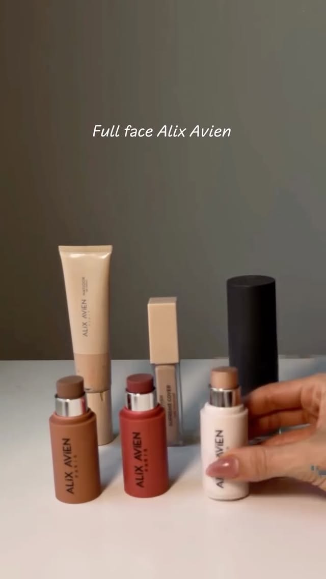 Instagram post by @eyloonuzz for Alix Avien. Caption reads: Yüz Ürünleri * Alix Avien BB Cream – 20 Light to....
