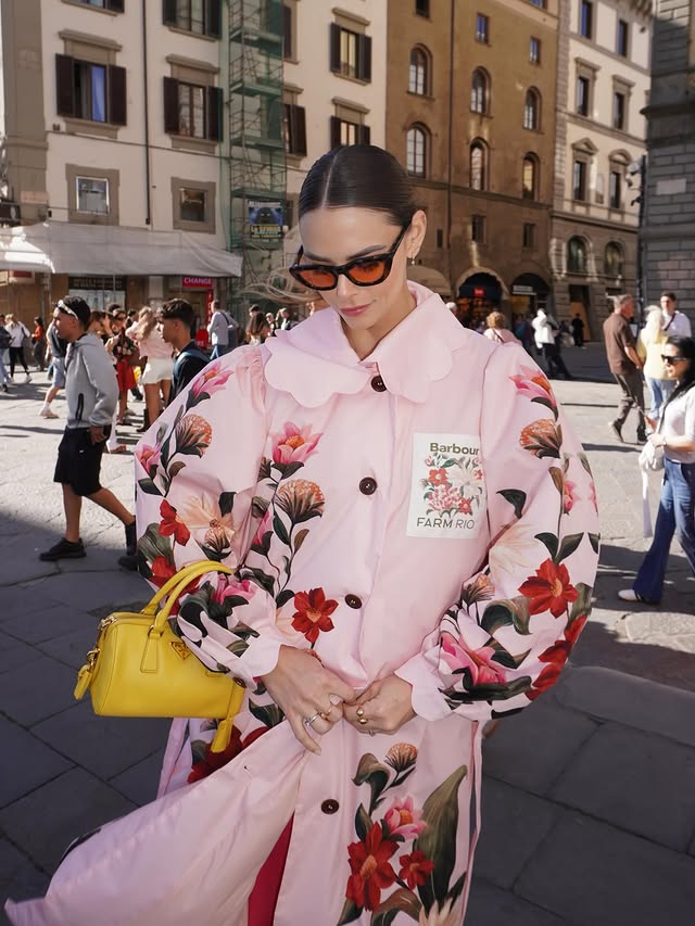 Instagram post by @beatricefelici_ for FARM Rio. Caption reads: [...] IN FIRENZE 🌸🌷🌺 WITH @barbour x @farmrio....