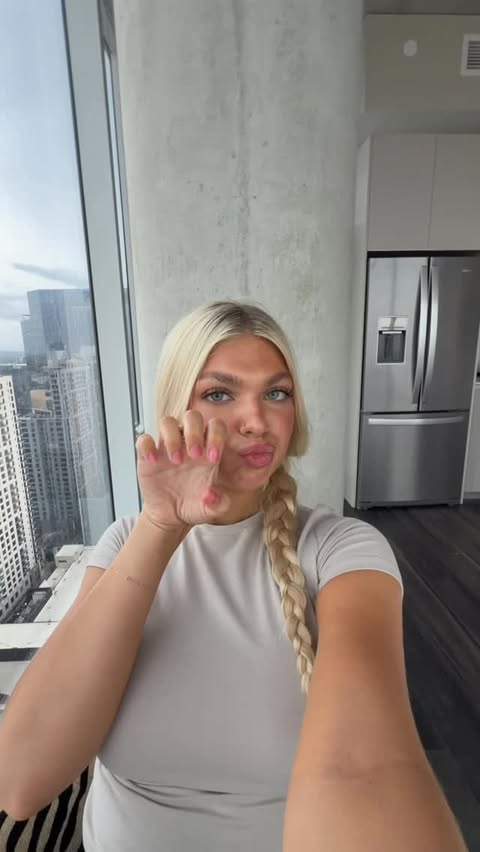 Instagram post by @katieritchiie for ohora. Caption reads: healthy nail summer with @ohora_usa #ohorapartner....