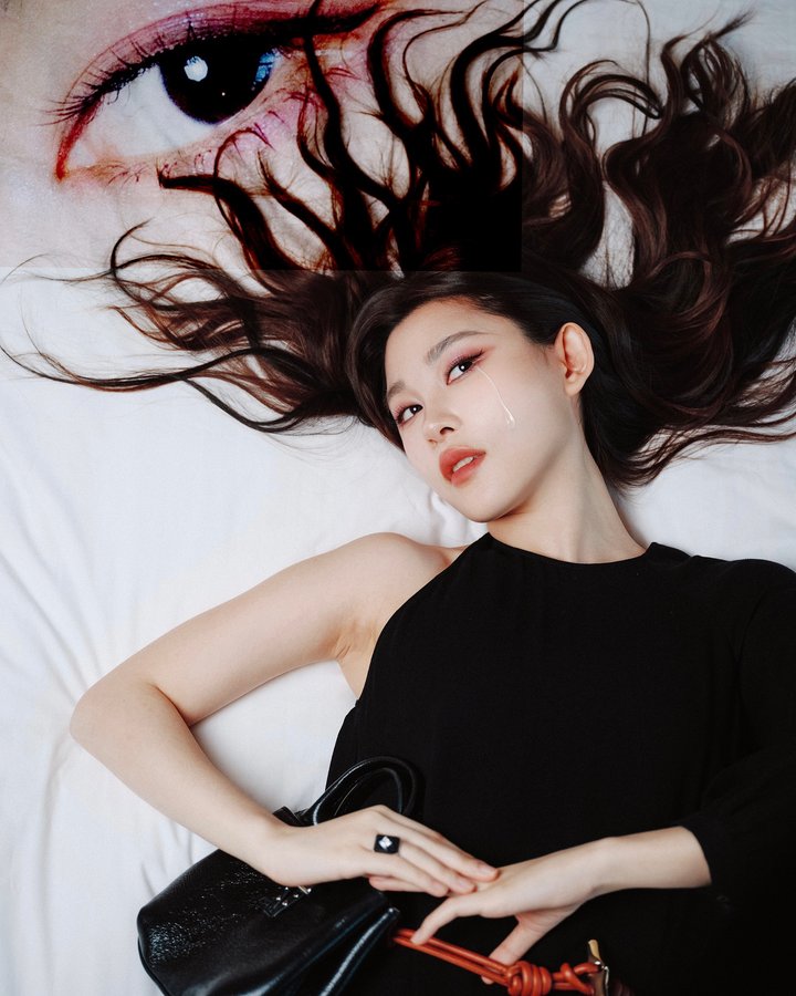 Instagram post by @yanran_chen_ for Longchamp. Caption reads: @longchamp 📝✨🌷.