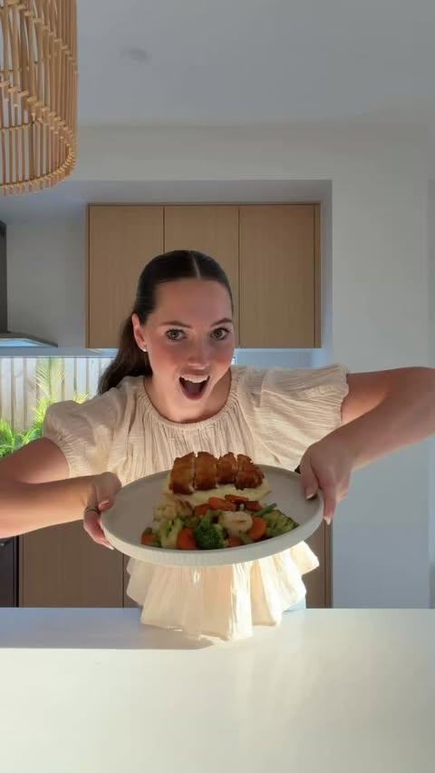 Instagram post by @katelynn.young for Woolworths. Caption reads: [...] chicken, creamy mash + garlic butter....