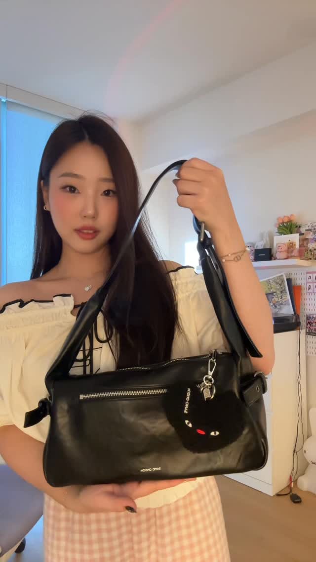 Instagram post by @h.yojeong for SAMO ONDOH. Caption reads: [...] wait to take it to new york #gifted....
