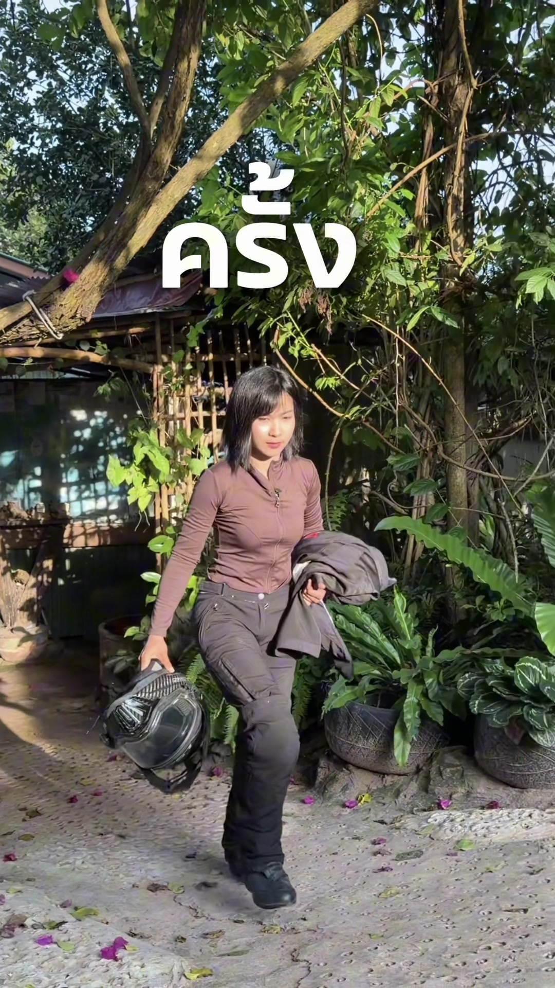 TikTok post by @aunyongstyle for Cardo Systems. Caption reads: [...] ทริปเรียกฝนตามเคย 🙌🌧️🌿🌊🐠 📞@Cardo....