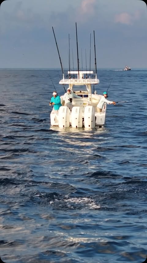 Instagram post by @simradyachting for Mercury Marine. Caption reads: [...] @capt_lucasponzoa @makoboats @mercurymarine....