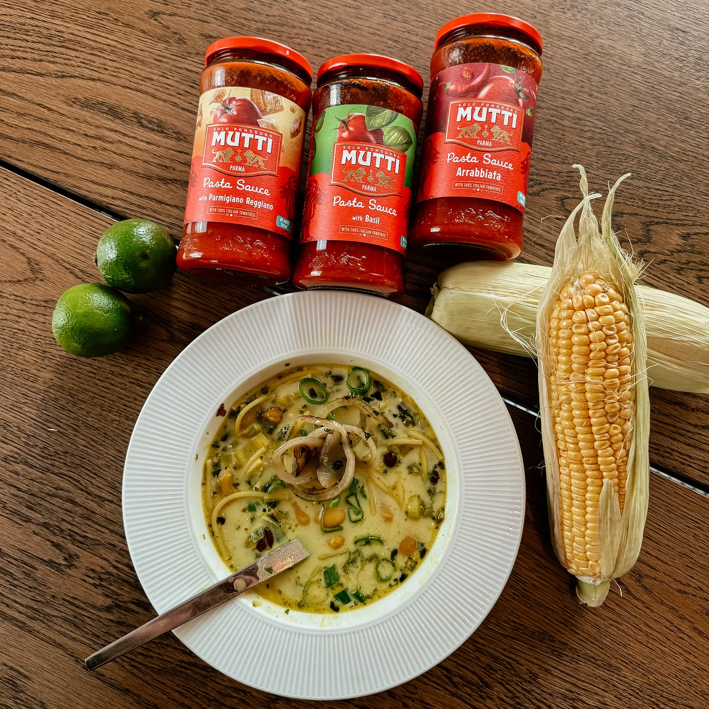 Instagram post by @charlotte_westlund for Smakbox. Caption reads: I samarbete med @smakbox & @muttinordics har vi....