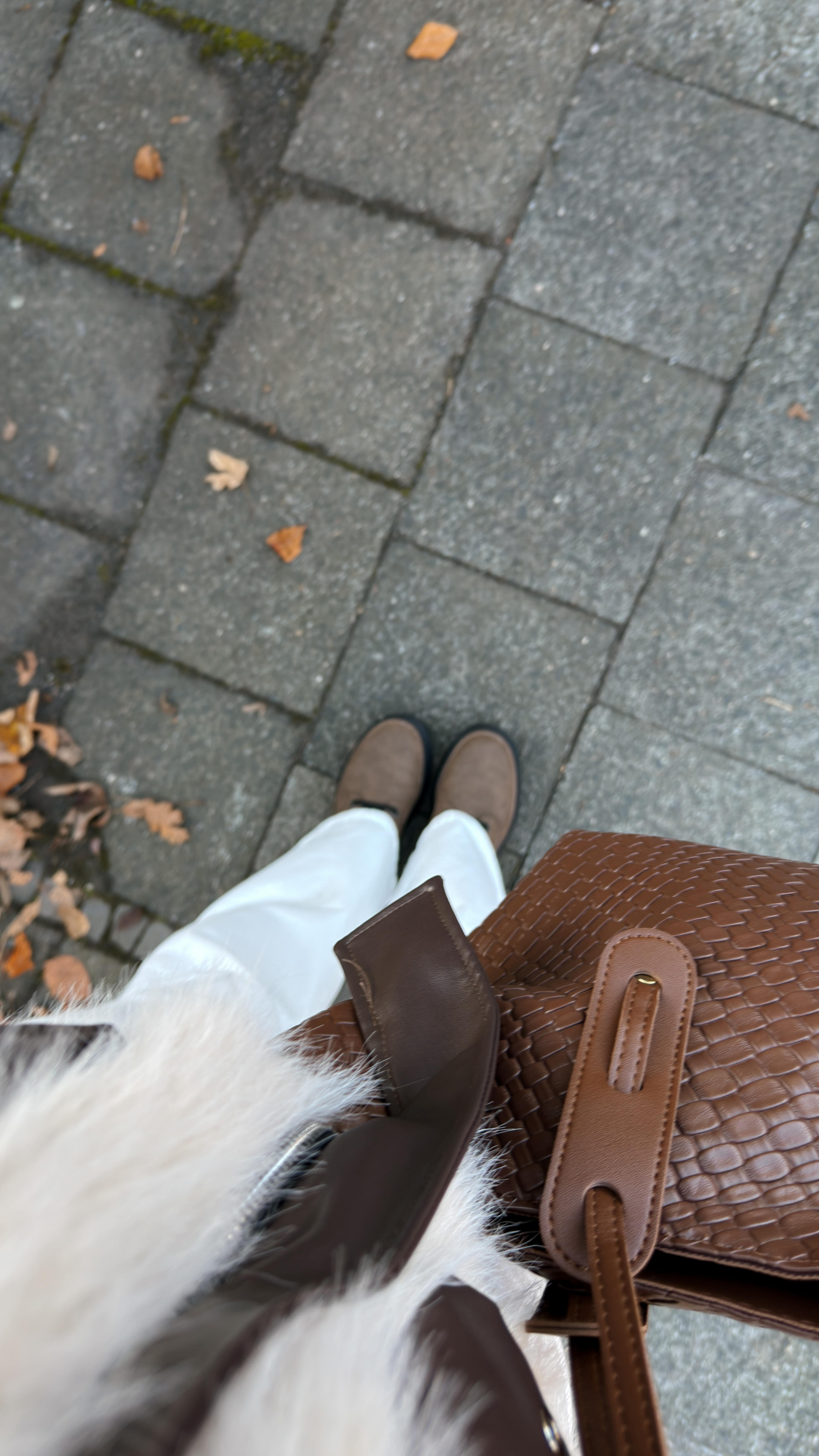 Instagram post by @manjollam for Voghion. Caption reads: 𝐖𝐞𝐫𝐛𝐮𝐧𝐠/ 𝐀𝐝 @voghion_global 🤍

Outfit....