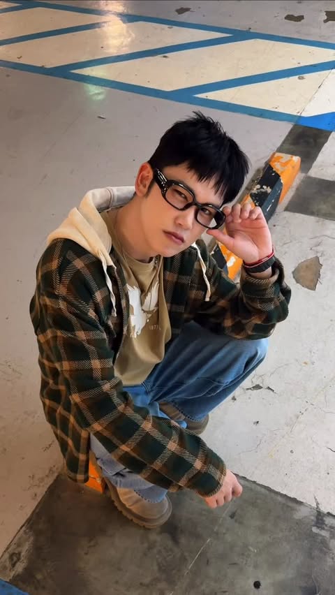 Instagram post by @agamous_wh for American Eagle. Caption reads: It’s always love @americaneagleth.