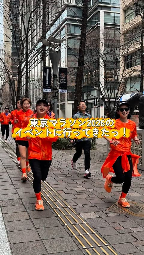 Instagram post by @miyu__mos for ASICS. Caption reads: [...] やっぱりみんなで走るの楽しいっ！🥰 @asicsrunning_jp....