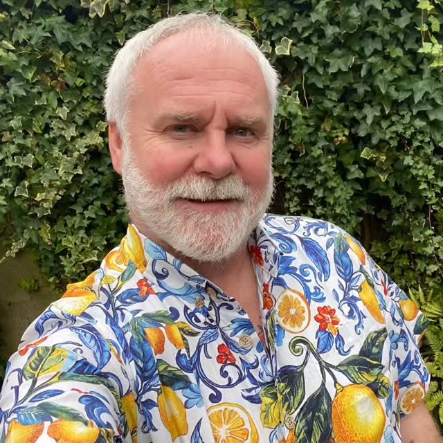 Instagram post by @richardgodfrayhoare for Yiume. Caption reads: Beautiful Yiume shirts 👕 Get 10% off with code:....