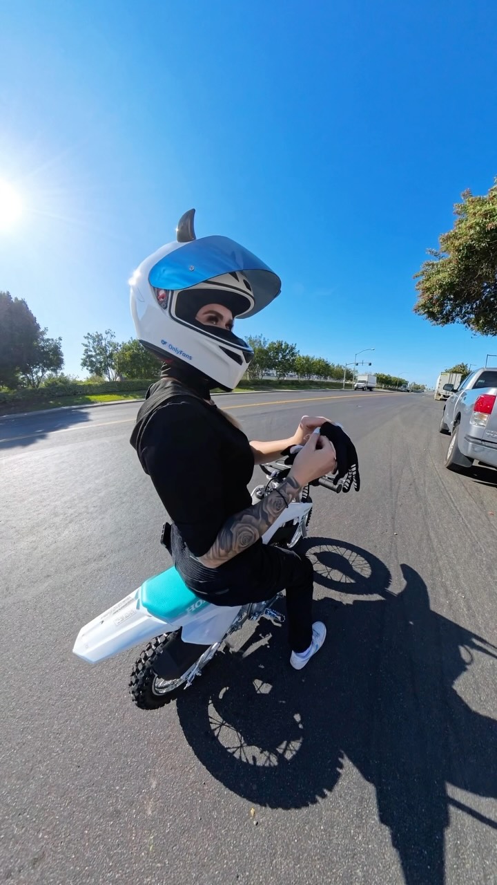 Instagram post by @chalina.l for Insta360India. Caption reads: *Anzeige* 🌷🌸🎥 
Nothing like the Insta360....