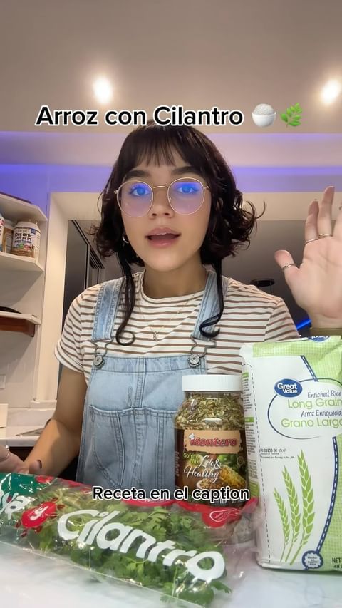 Instagram post by @mamichanchu for Walmartpr. Caption reads: Una alternativa sencilla para cuando te aburras....