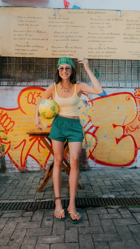 Instagram post by @nallandamargarida for Havaianas. Caption reads: [...] do molho brasileiro 🇧🇷 @havaianas #publi.