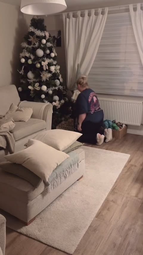 Instagram post by @life_with_lissie_ for Minky Homecare. Caption reads: [...] vacuums are from @sharkhomeuk....